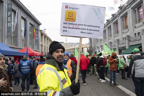 比利时工人举行罢工游行 抗议工作条件及养老金改革
