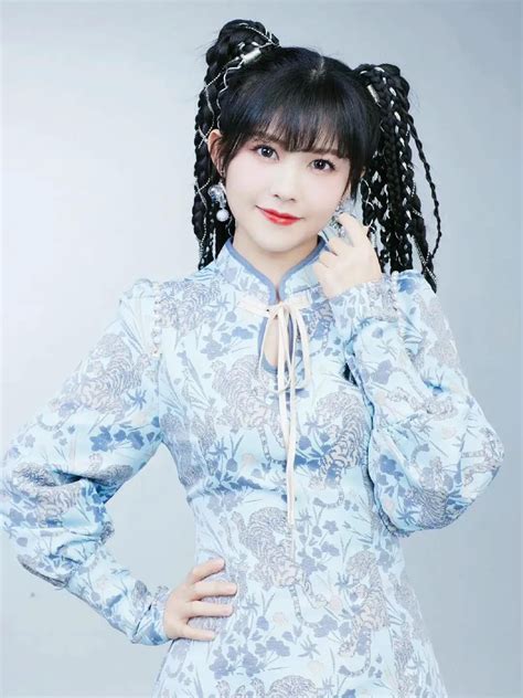 赖美云图片