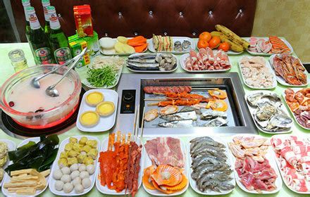 在上海这家五星级酒店吃泰式火锅自助餐，只有周六有，吃的人很少|皇冠假日酒店|泰式|火锅_新浪新闻