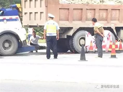 常州312国道发生车祸，运输车上钢卷滑落砸中轿车，警方通报来了|轿车|国道|常州_新浪新闻