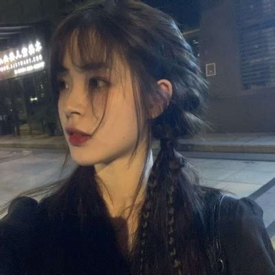 抑郁温柔女生头像