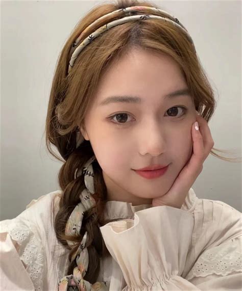 发型编发甜美女生头像