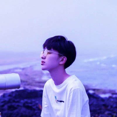 紫色非主流头像拟人男生