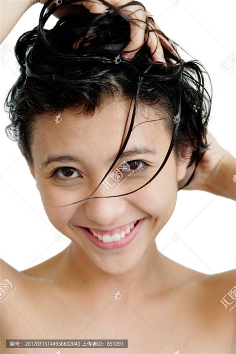 女人洗头发,摄影素材,汇图网www.huitu.com