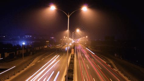 深夜朦胧路灯下公路交通延时GIF动图图片-正版gif素材401116108-摄图网