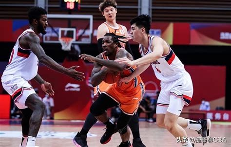 上海男篮对国家队热身赛三外援齐上场，山东男篮外援热身赛后聚餐