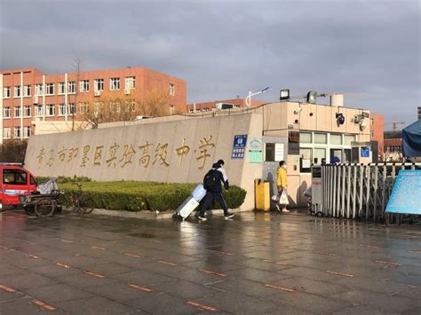 网传上海25岁女老师与16岁高中生谈恋爱，一个月约会44次？学校辟谣：不属实_凤凰网