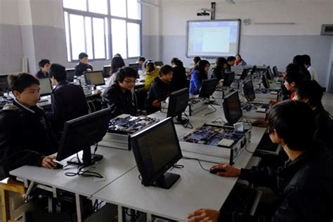 计算机实训中心介绍 -湖南城市学院工程训练中心&应用与创新创业学院