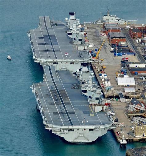 英国皇家海军价值32亿英镑的航空母舰严重泄漏，机舱被淹|英国|皇家海军|威尔士_新浪新闻