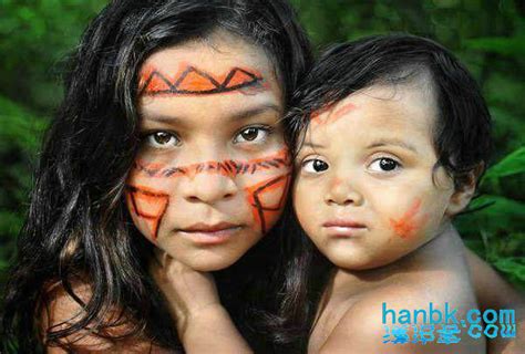 探访一丝不挂的亚马逊原始部落_汉泊客文化网