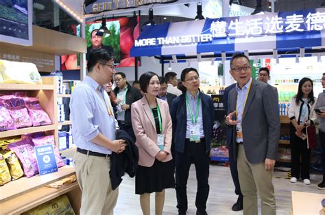 普陀区领导赴第六届中国国际进口博览会参观企业展台