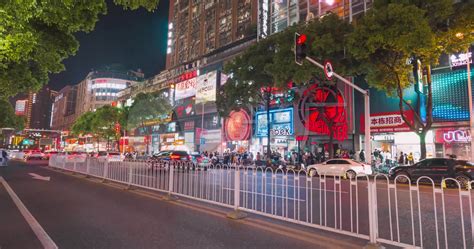 湖南长沙黄兴南路步行街夜景摄影图配图高清摄影大图-千库网