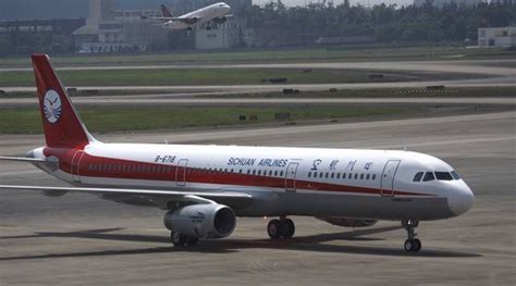 四川航空3U8633航班在事故发生34分钟后，安全降落在四川双流机场_腾讯视频