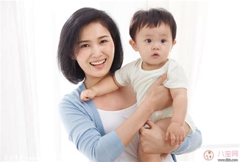 头像温柔女生抱孩子