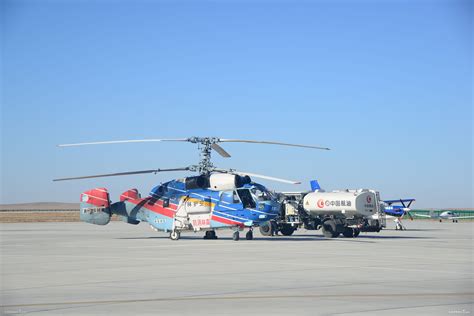 在军事演习中的简易机场起降的俄罗斯军用飞机，有运输机直升机等|军事演习|军用飞机|运输机_新浪新闻