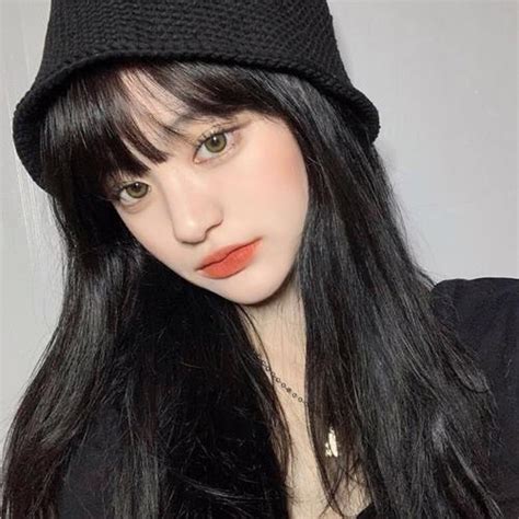 头像甜美女生真人遮脸