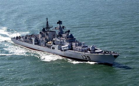 俄军战舰在大西洋解救一艘遭劫持货轮，直升机载突击队现身时海盗闻风而逃