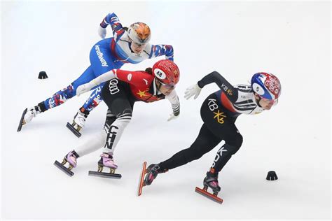 短道速滑韩国选手夺冠 仰天长啸释放压力_凤凰体育