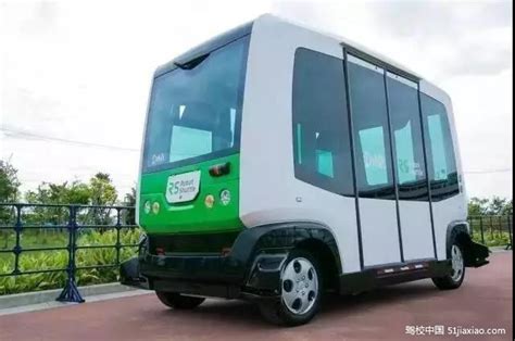 未来概念城市,智慧胶囊汽车,无人驾驶公交车_科幻场景模型下载-摩尔网CGMOL