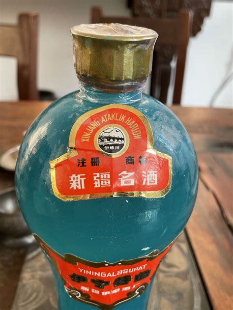 80年代新疆伊犁 美人瓶伊宁特曲 绝对稀缺 -陈年老茅台酒交易官方平台-中酒投