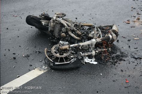 世界最可怕的摩托车碰撞事故摩托车野蛮事故汇编视频 _网络排行榜