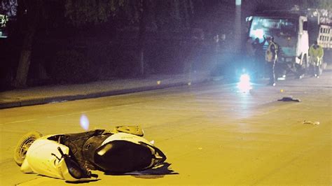 3青年挤乘一辆小摩托车出车祸 酿下两死一伤惨剧_武汉_新闻中心_长江网_cjn.cn