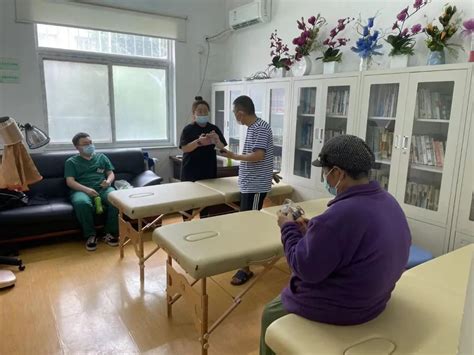 记者调查上海社区康复中心：“家门口做康复”让患者活得更有质量