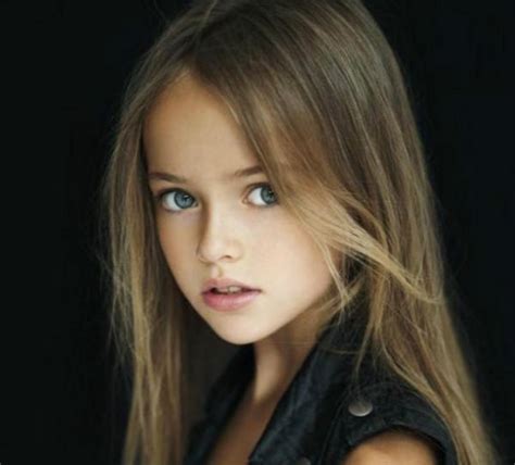 俄罗斯12岁女孩成超模, 被誉为全球最美少女, 五官精致似洋娃娃|克里斯蒂娜|洋娃娃|少女_新浪新闻