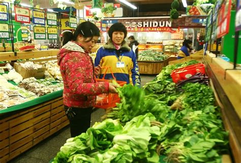 超市蔬菜比农贸市场便宜--今日临安