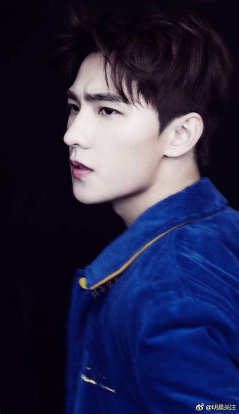 侧颜男神杨洋图片