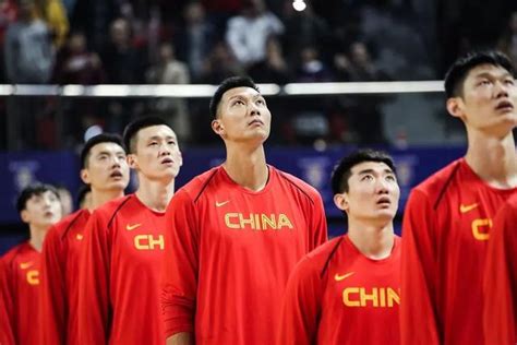 中国男篮集训队进行首次调整，5名年轻球员提前离队_东方体育