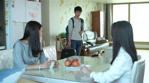 韩国电影《妈妈的朋友2》一个帅小伙与一对母女之间的感情戏__凤凰网
