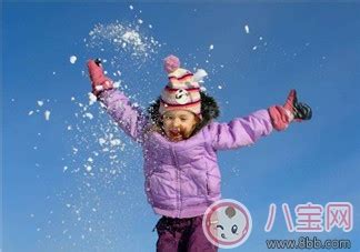 描写孩子玩雪的语句感慨 孩子看到雪高兴的心情说说 _八宝网