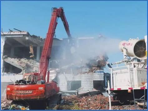 海南一工地发生塌方事故 两名工人被困地下【5】--图片频道--人民网