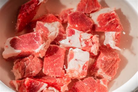 冷冻的肉如何快速解冻还不影响肉质口感？