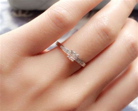 各手指戴戒指的含义 - 中国婚博会官网
