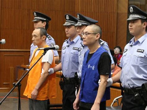 北京摔童案被告翻供：不知道摔的是婴儿车_ 视频中国
