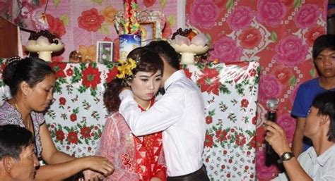 小伙网上晒7万娶回的越南美娇娘，细心的网友一眼发现问题|小伙|越南|新娘_新浪新闻