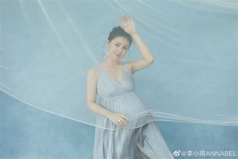 王雷妻子李小萌挺二胎孕肚拍写真 一家四口同框很温馨_新浪图片