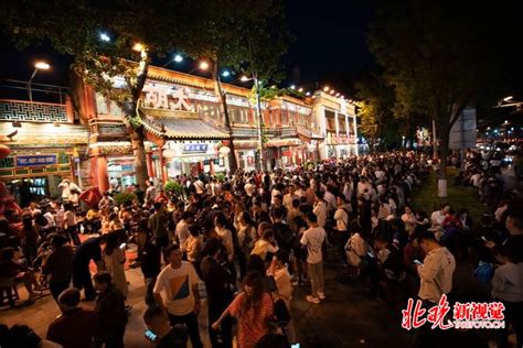 川锅小龙虾！北京夜宵消费年轻人掌握话语权，说是吃饭，其实是社交 | 北晚新视觉