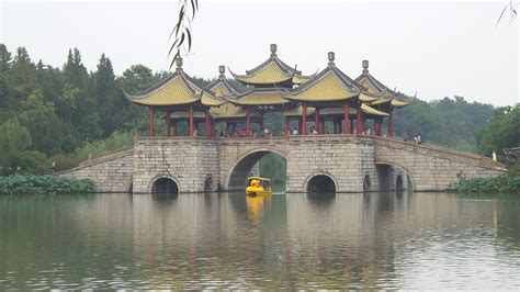 扬州瘦西湖：古城之中的山水长卷
