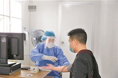 以色列：新冠康复患者接受肺部检查_时图_图片频道_云南网