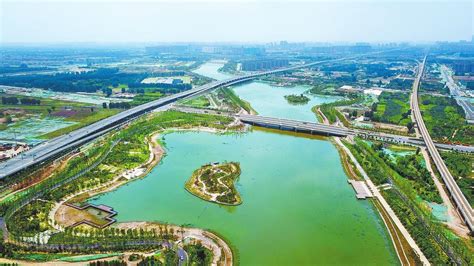 郑州贾鲁湖公园湖水碧绿、树木葱郁-大河网