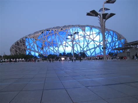 【携程攻略】北京鸟巢（国家体育场）景点,夜景是很美丽的，不愧为奥运标志，如果想去游玩鸟巢游玩，5:00左右进…
