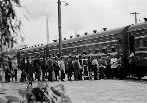 用40年拍摄火车上的旅途百态 数10万张照片记录铁路变迁