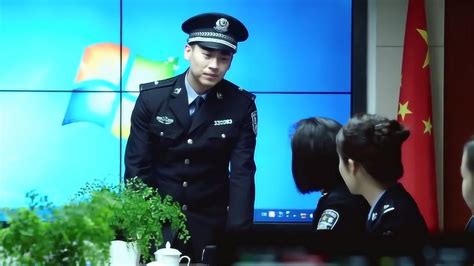 警察锅哥：锅哥当卧底，演的太像了，女队长甚至怀疑他以前干过哈_新浪新闻