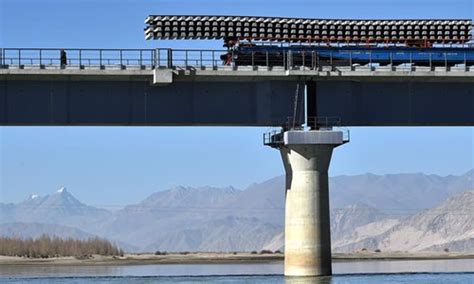 New tourist trains launched in Tibet - News - 世界轨道交通资讯网-世界轨道行业排名领先的艾莱资讯旗下的专业轨道交通资讯网