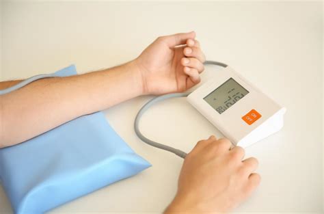 血压多少才算正常？各年龄段血压正常值一览表！|高血压|血压|正常值_新浪新闻