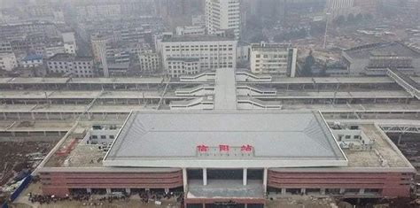 京广铁路和宁西铁路的重要交会车站——信阳站