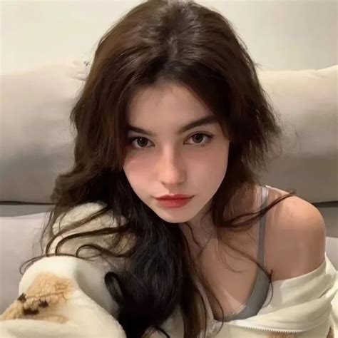 女生温柔头像欧美风